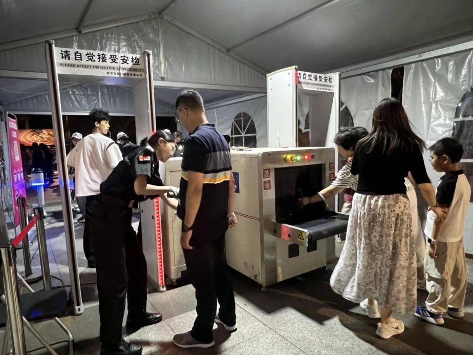 C:/Users/BA/Desktop/“安保鐵軍、硬核保障”2024系列報(bào)道四十三——月滿中秋，南京市保安服務(wù)有限公司圓滿護(hù)航“2024 南京森林音樂會(huì)”/4.jpg4