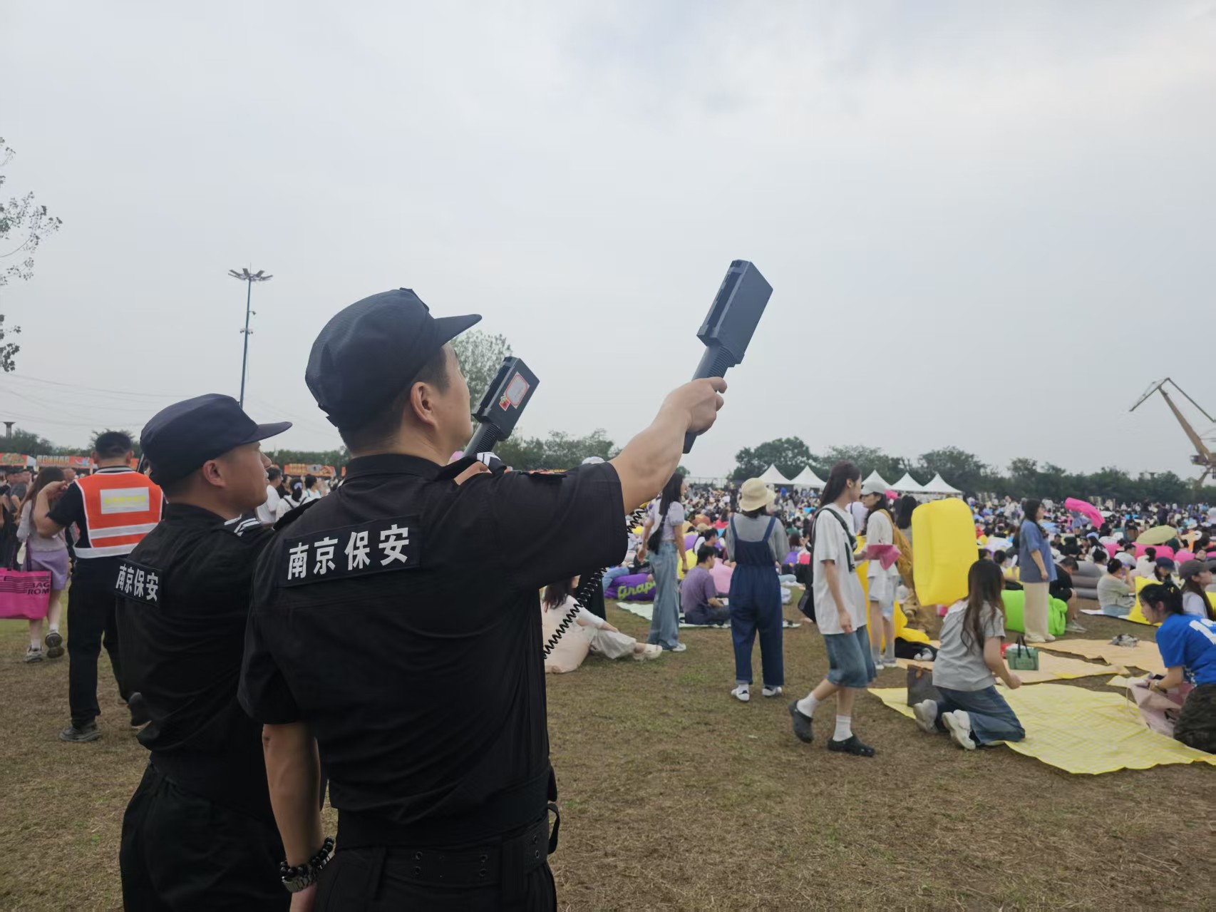 E:/25.12.10后 上傳網(wǎng)站留存/【回首2025】南京保安“五新”答卷迎接“十五五”/回首2025照片/22 無人機(jī)反制.jpg22 無人機(jī)反制